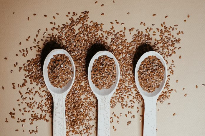 flaxseed in three spoons