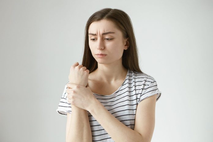 gout pain in wrist