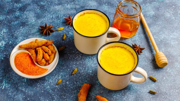 turmeric milk in cups